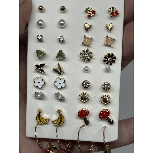 American Eagle 18 Piece Small Stud (2 Hoop) Earring Card New - Picture 2 of 3
